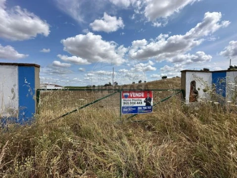Terreno em São Manços e São Vicente do Pigeiro, Évora