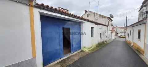 Garagem em Cabeção, Mora