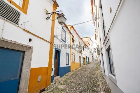 Moradia T2 em Évora (São Mamede, Sé, São Pedro e Santo Antão), Évora