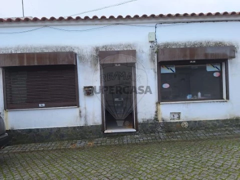 Loja em Benavila e Valongo, Avis