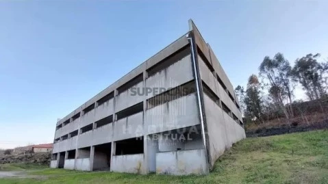 Prédio em Galegos (Santa Maria), Barcelos