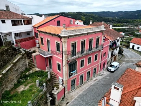 Palacete T8 na Rua António Antunes, Vila Cova de Alva e Anseriz, Arganil