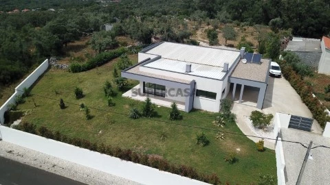 Villa T3 na Rua da Serra da Ameixieira, Chão de Couce, Ansião