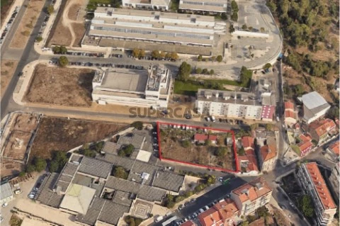 Terreno no Casalinho de Ajuda junto ao Polo Universitário da Ajuda