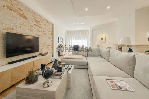 Apartamento de 2 habitaciones reformado en Massamá
