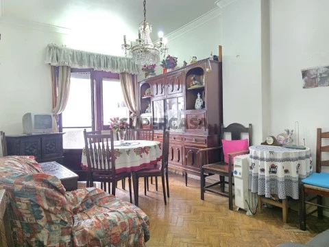 Apartamento T2 para remodelar - Odivelas