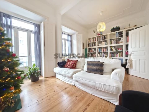 Apartamento T3 + 1 Remodelado 129-m2 - Bairro das Novas Nações