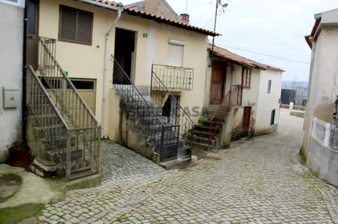 Casinha em Castelãos