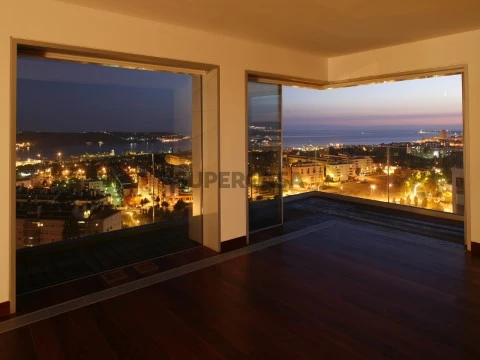 Apartamentos T4 de Luxo no Restelo