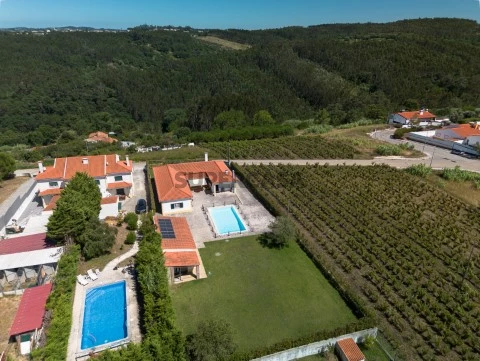 Moradia-T4-Piscina-CostaOeste