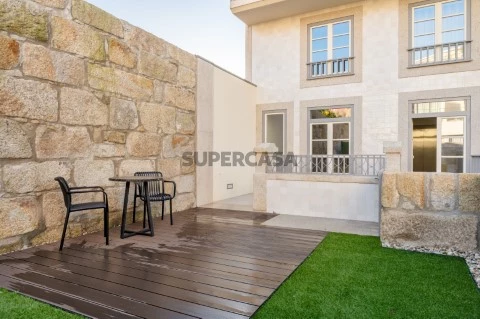 A vendre-Loft-terrasse-investissement-V.N.Gaia-Cluttons