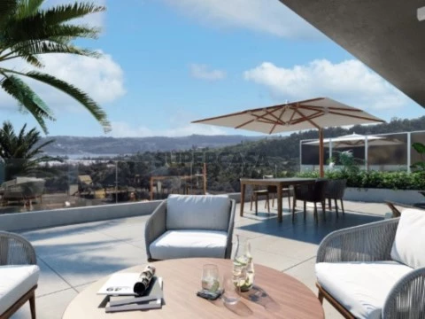 For Sale-Campolide Apt-Floor 1 Terrace-Cluttons 3D