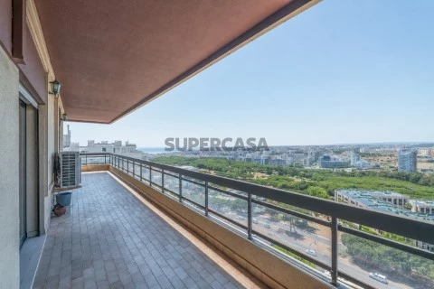 sem rede_Penthouse para venda_T4_Torres Restelo_Varanda_vistas_Cluttons