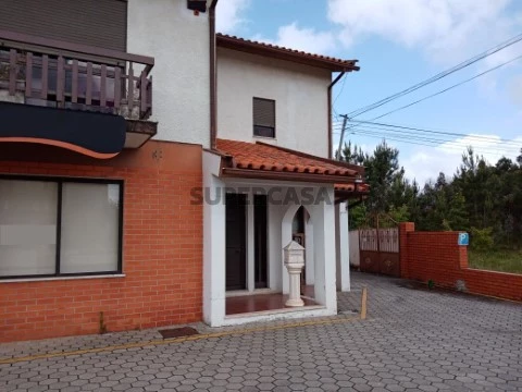 Moradia T4 na Avenida do Emigrante, Águeda, Águeda