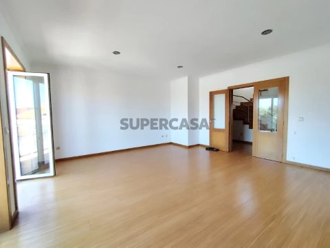 Apartamento T4 na Rua Nova, Ouca, Vagos
