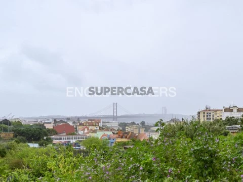 Terreno, com vista para o Tejo, junto ao Palácio Nacional da Ajuda