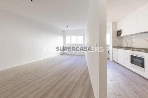 T2 com Garagem e Remodelação Total nas Olaias