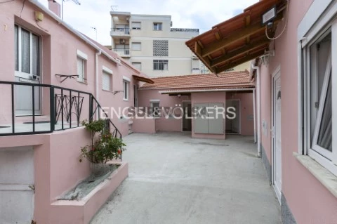 Vila em Sacavém com 12 Apartamentos Excelente Oportunidade de Investimento