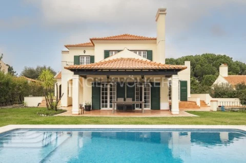 Moradia de Luxo com Piscina e Vista Serra da Arrábida