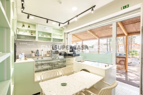Loja Equipada para Café/Restaurante em Azeitão