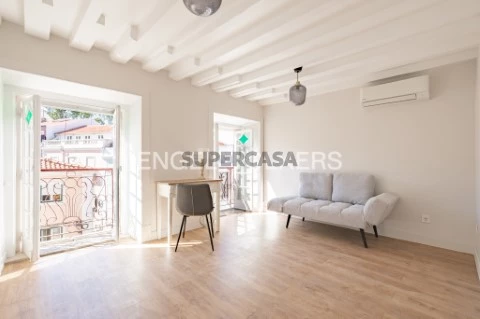 T2 Duplex com Vista Única sobre o Castelo de São Jorge