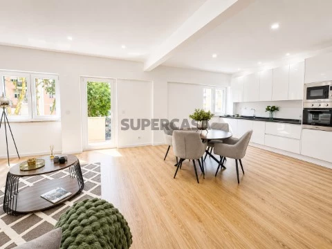 Apartamento T3 Exclusivo | Totalmente Remodelado e Elegantemente Mobilado