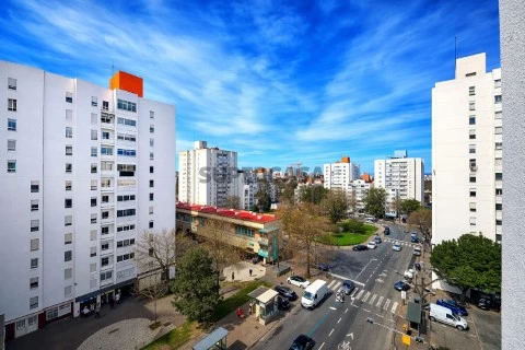 Apartamento T3 na Avenida João Paulo II, Marvila, Lisboa