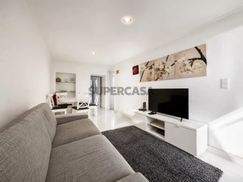 A Rare Opportunity in the Heart of Lisbon
Exclusive Apartment with an Active Short-Term Rental License (AL)