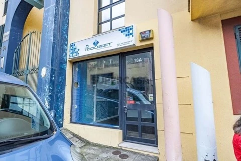 Comércio Rés-do-Chão em Caminho da Igreja, Santo António, Funchal