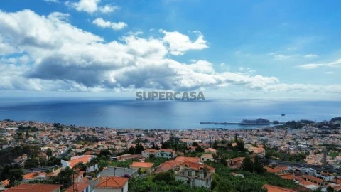Moradia Isolada T3+1 na Rua Urbanização Quinta de Santana, Monte, Funchal
