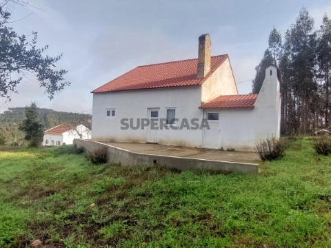 Moradia Isolada T3 Duplex na Rua da Vaz, São Facundo e Vale das Mós, Abrantes