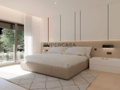 Moradia T4 em Meia Via, Torres Novas