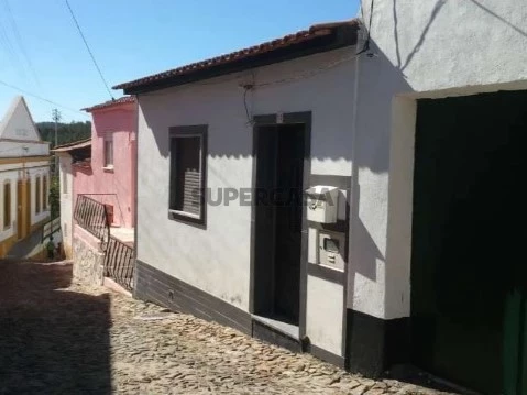 连栋房屋 2 卧室 在 Rua Pedro de Matos, Carvoeiro, Mação