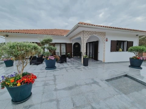 Fachada [1784548631-1]