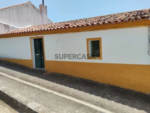 Moradia T1 Térrea para Restaurar em Santo Aleixo da Restauração - Moura