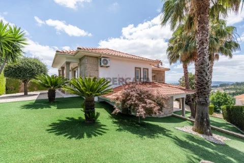 Moradia T3 de Luxo com jardim em Idães, Felgueiras