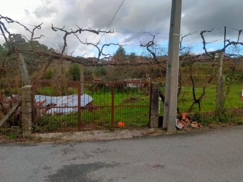 Terreno para construção com 1.960 m² em Regadas, Fafe