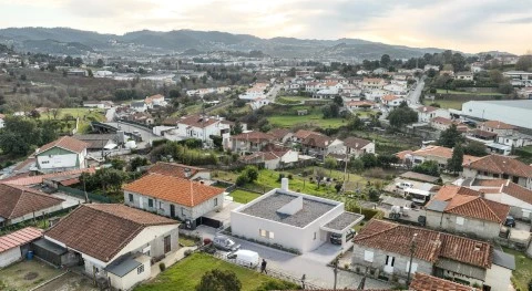 ? Terreno com Projeto Aprovado para Moradia Térrea T3 - Moreira de Cónegos, Guimarães