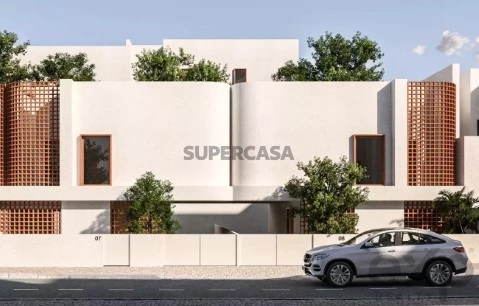 Moradia T4 em Mina de Água, Amadora