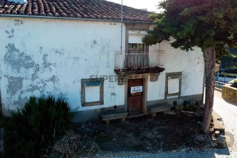 Casa de Campo T4 em Caçarelhos e Angueira, Vimioso