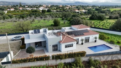 Moradia T4 em Conceição, Faro