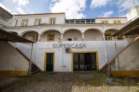 Apartamento T0 em Évora (São Mamede, Sé, São Pedro e Santo Antão), Évora