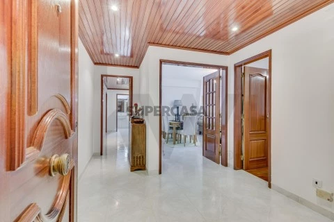 Apartamento T3 em Carnide, Lisboa