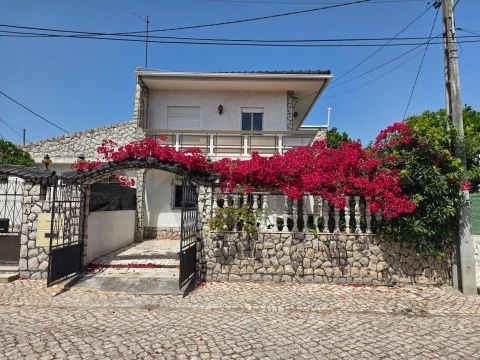 Moradia T4 em Charneca de Caparica e Sobreda, Almada