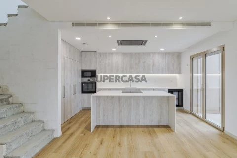 Duplex T4 novo - Montijo - Cozinha