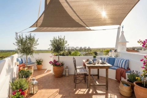 Fotografia com decoração virtual gerada por IA