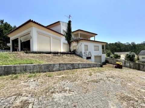 Moradia Isolada T4 Triplex em Pombal, Pombal