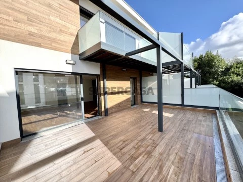 Moradia T4 Triplex na Rua Nossa Senhora Encarnação, Leiria, Pousos, Barreira e Cortes, Leiria