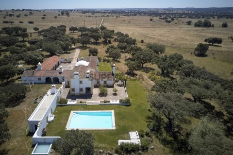 Residência de Campo de Caráter Único no Alto Alentejo