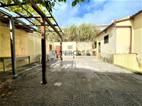 Moradia T9 Duplex na Rua do Sítio Ao Casalinho da Ajuda, Ajuda, Lisboa